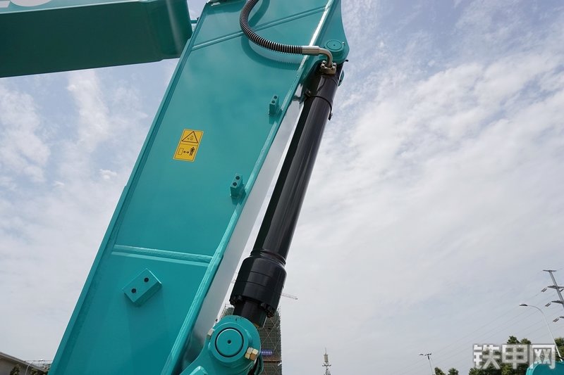 神钢SK220XD-10挖掘机局部