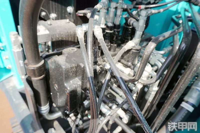 神钢SK75-8挖掘机局部