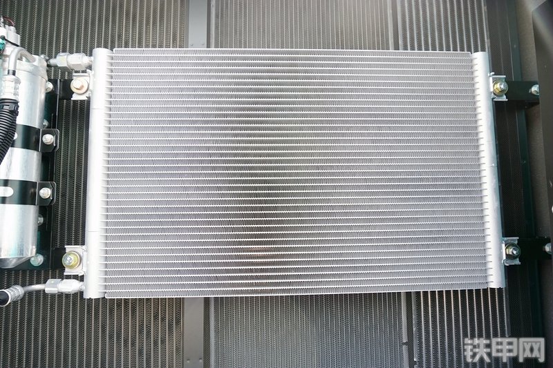 神钢SK260LC-10挖掘机局部