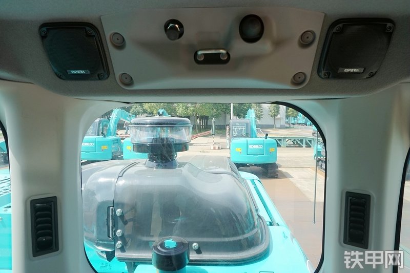 神钢SK270XD-10挖掘机局部