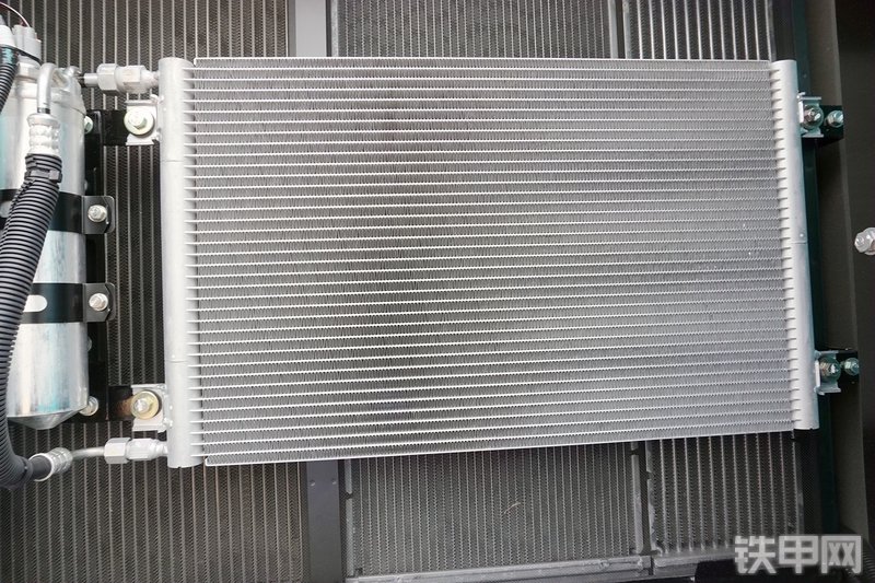 神钢SK220XD-10挖掘机局部