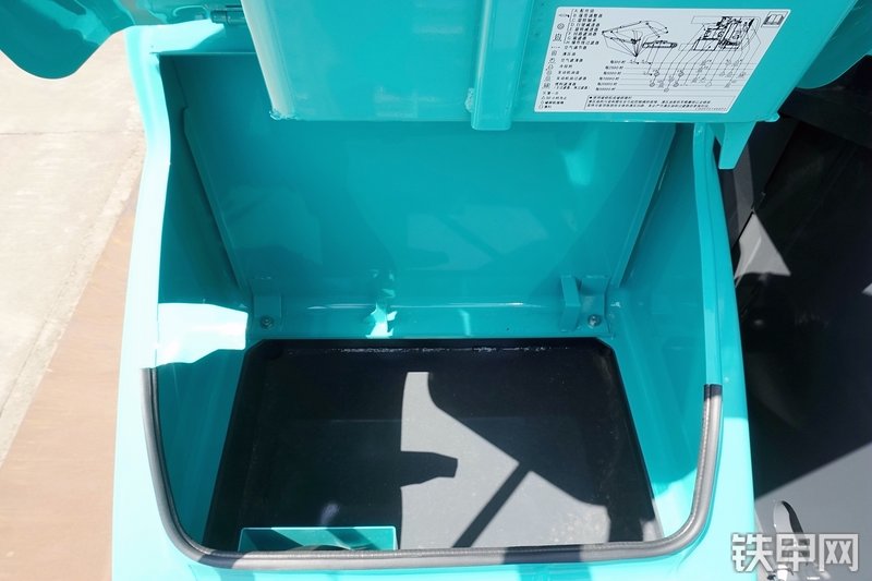 神钢SK350LC-10挖掘机局部