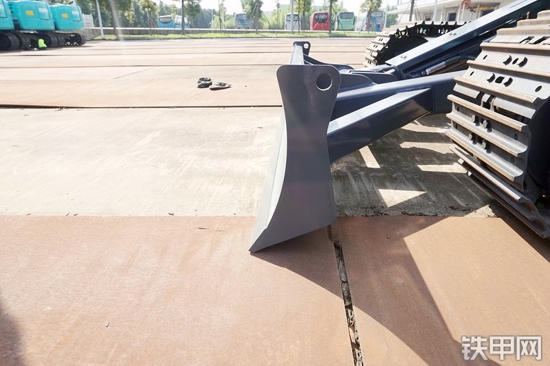 神钢SK75-8挖掘机局部