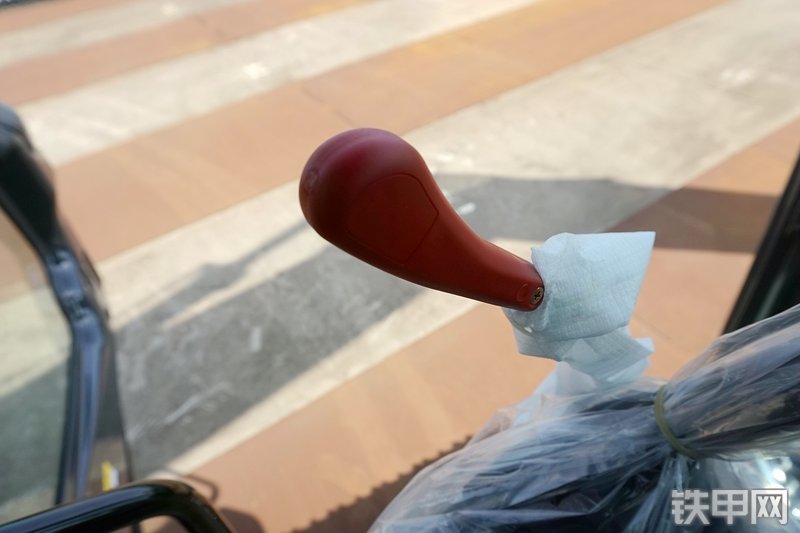 神钢SK210LC-10挖掘机局部