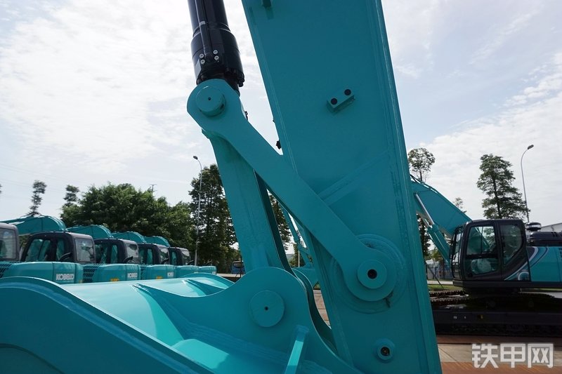 神钢SK270XD-10挖掘机局部