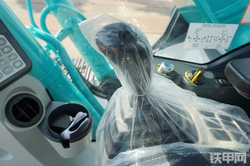 神钢SK210LC-10挖掘机局部