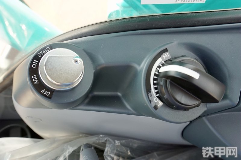 神钢SK75-8挖掘机局部