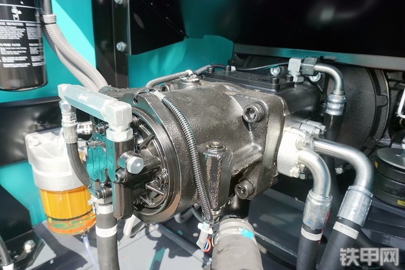 神钢SK200-10挖掘机局部