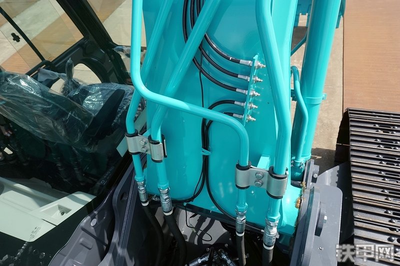 神钢SK200-10挖掘机局部