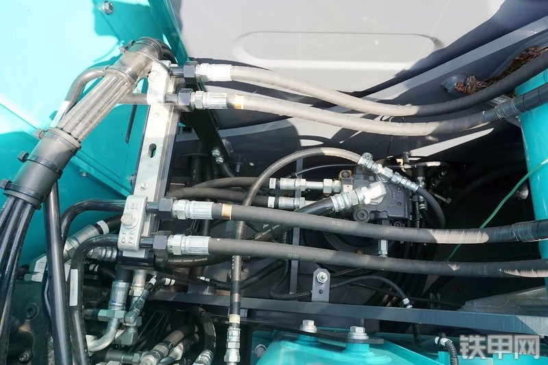 神钢SK75-8挖掘机局部