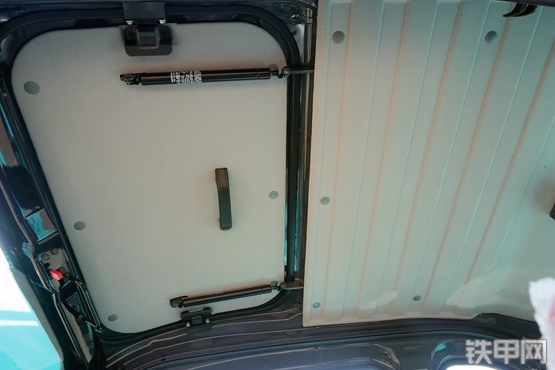 神钢SK75-8挖掘机局部