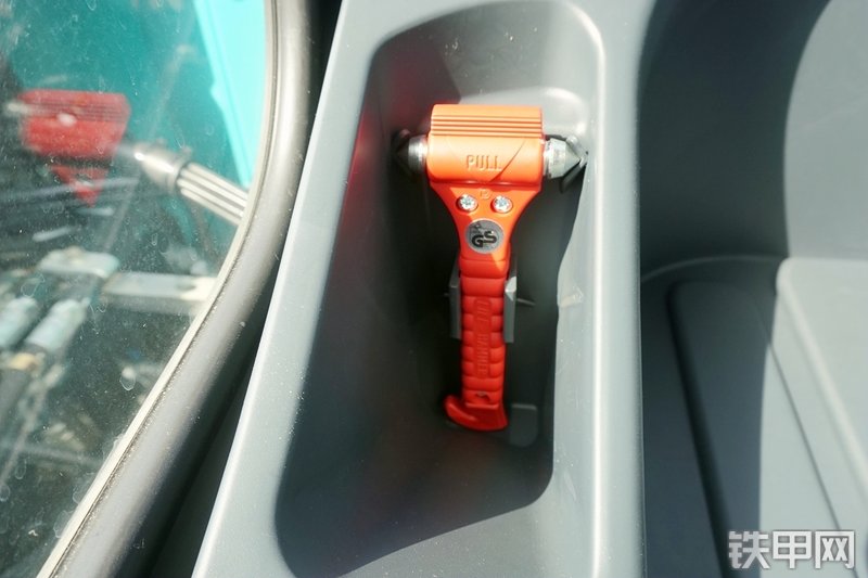 神钢SK75-8挖掘机局部