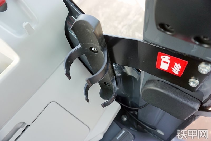 神钢SK210LC-10挖掘机局部