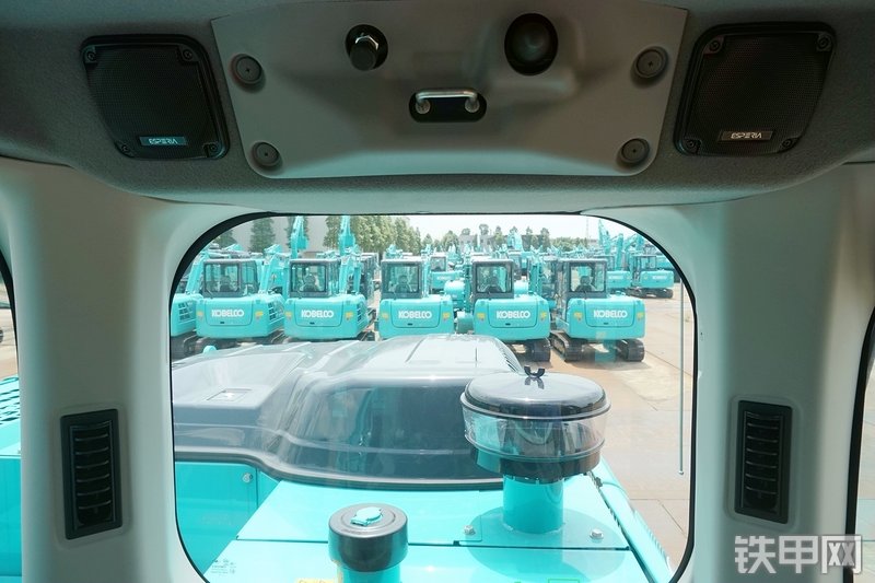 神钢SK220XD-10挖掘机局部