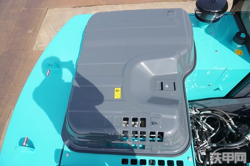 神钢SK200-10挖掘机局部