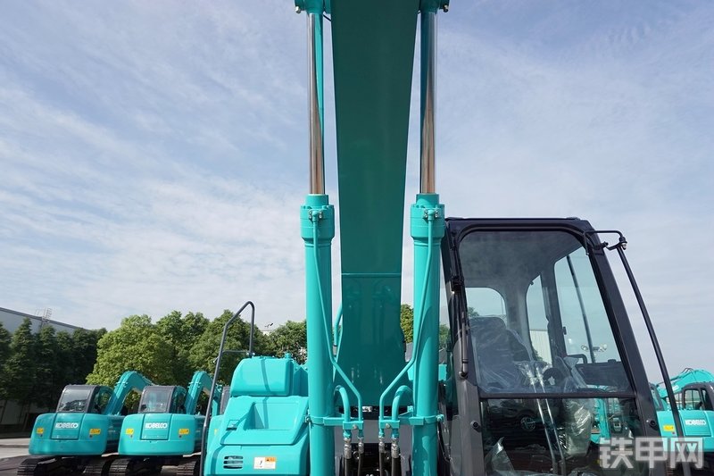 神钢SK210LC-10挖掘机局部