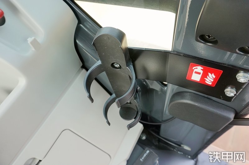 神钢SK270XD-10挖掘机局部