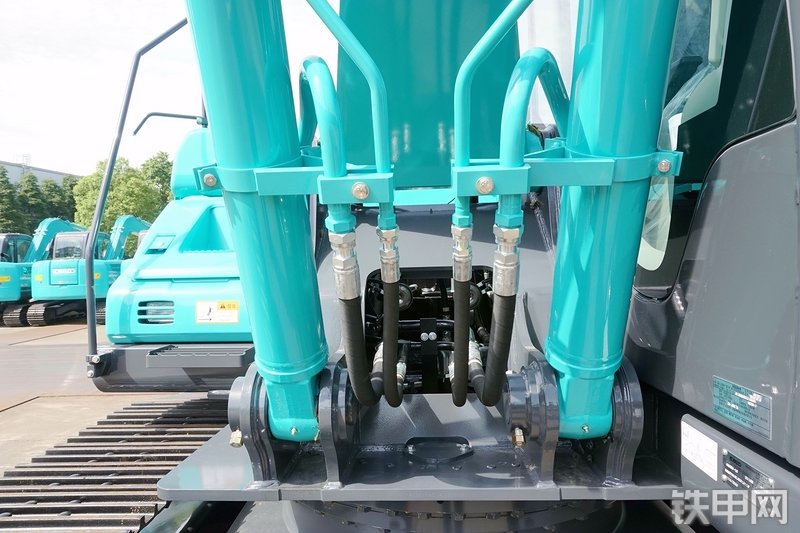 神钢SK200-10挖掘机局部