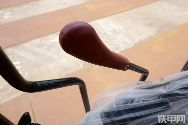 神钢SK220XD-10挖掘机局部