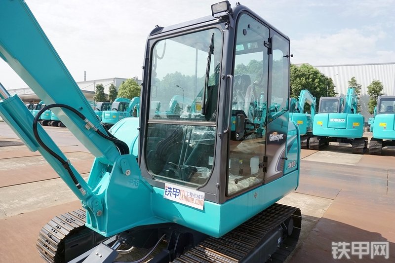 神钢SK60-8挖掘机整机外观