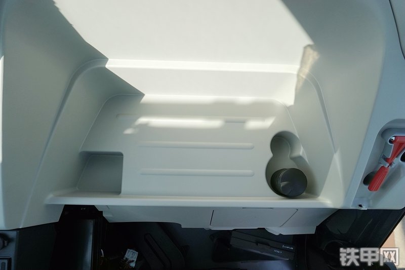 神钢SK210LC-10挖掘机局部