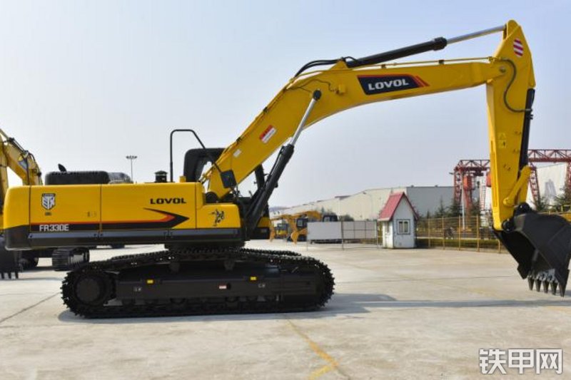 雷沃重工FR330E履带式挖掘机