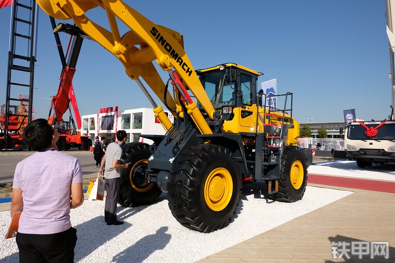 国机重工GZ66T装载机整机外观