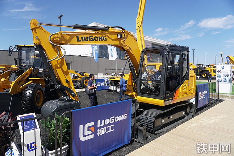 柳工CLG9075E挖掘机整机外观