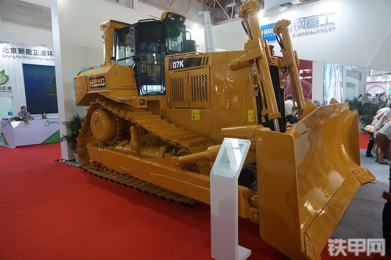 宣工SD7K推土机整机外观