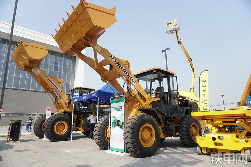 中泽华威HM833HG装载机整机外观