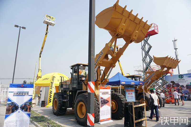 中泽华威HM856HG装载机整机外观