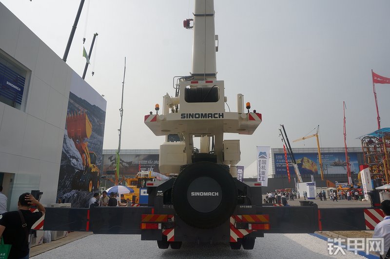 国机重工gtc080起重机展会( )