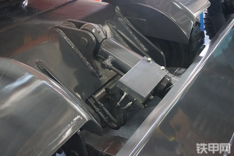 詹阳重工JYL6085挖掘机展会( )