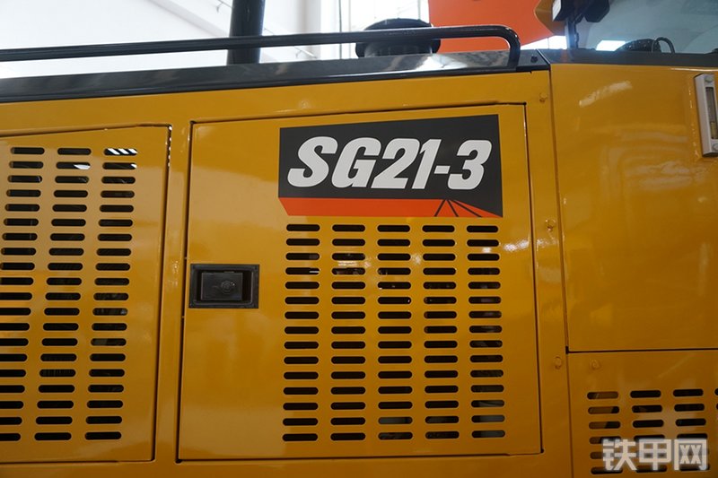 山推SG21-3平地机展会( )