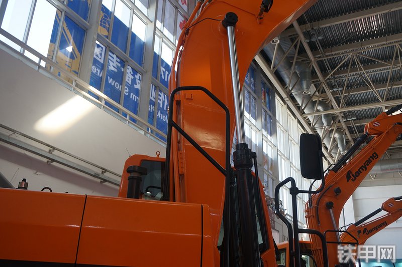 詹阳重工 JYL621F挖掘机展会( )