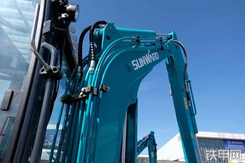 山河智能SWE25UF挖掘机展会( )