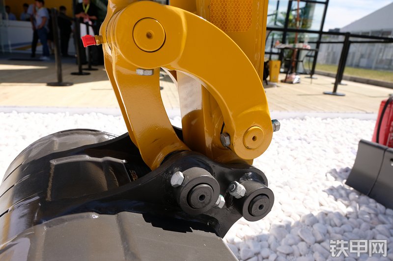 山东临工ER616F挖掘机展会( )