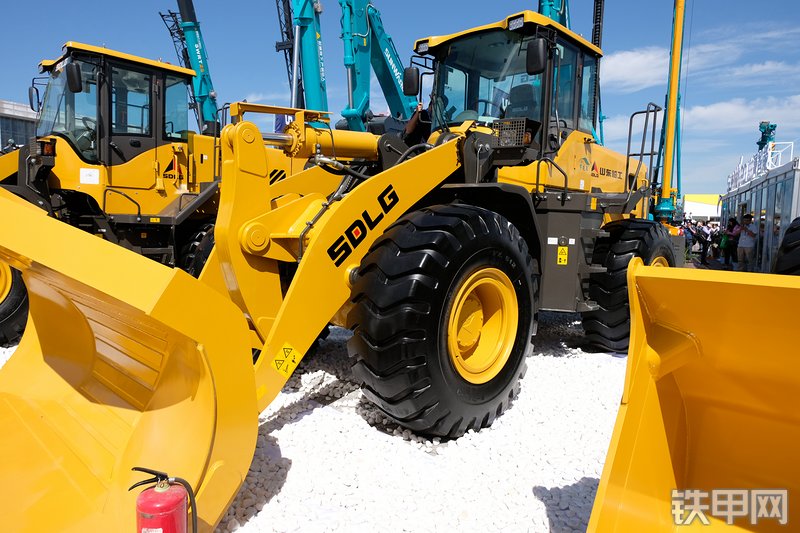 山东临工L955FC装载机展会( )