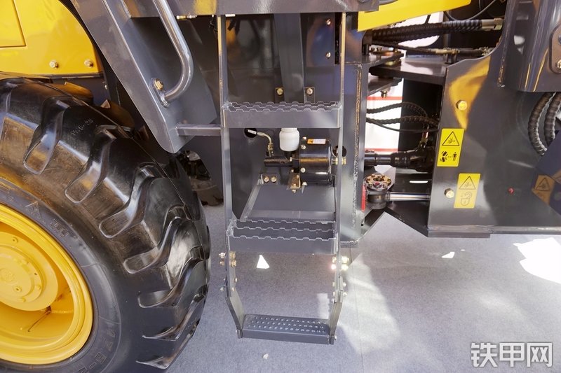 德工DG938N装载机展会( )