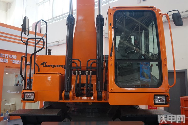 詹阳重工 JYL621F挖掘机展会( )