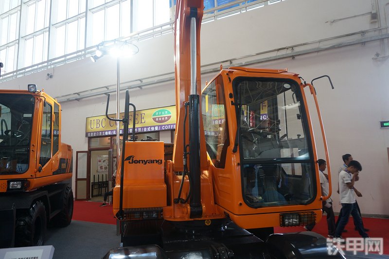 詹阳重工JYL6085挖掘机展会( )