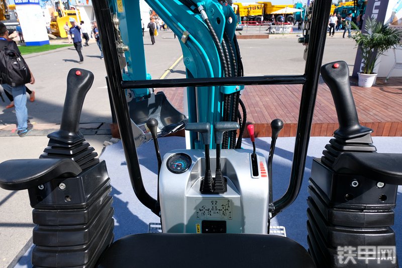 山河智能SWE08B挖掘机展会( )