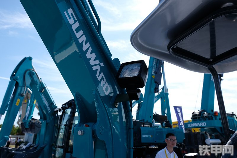 山河智能SWE18UB挖掘机展会( )