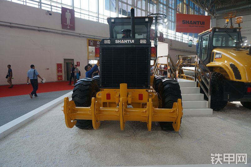 山推SG21-3平地机展会( )