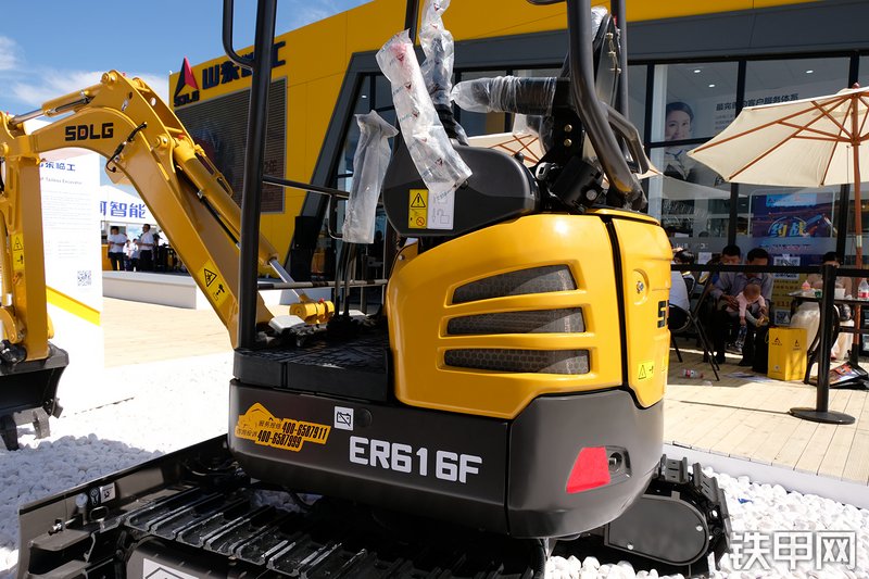 山东临工ER616F挖掘机展会( )
