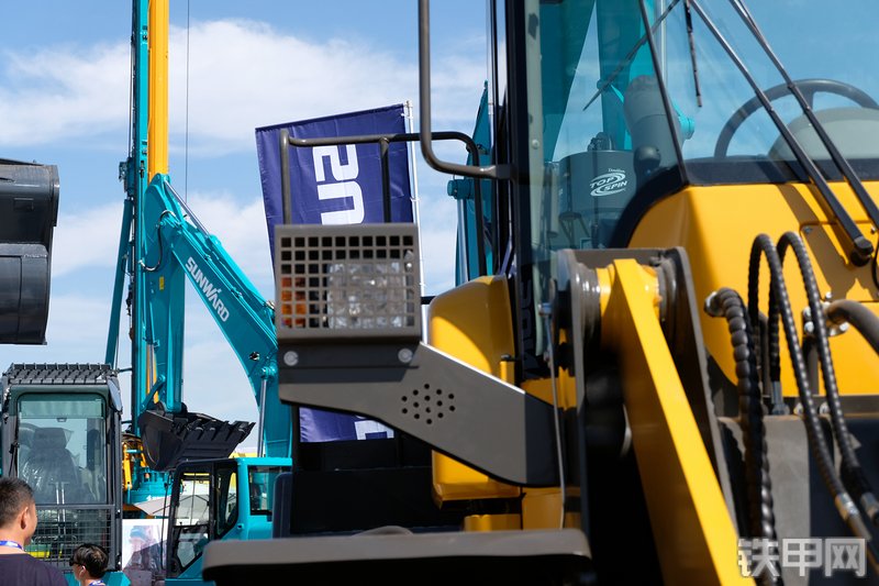 山东临工L938F装载机展会( )