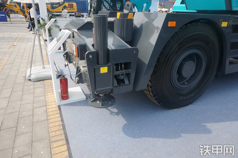 山河智能SWRT25起重机展会( )