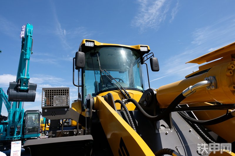 山东临工L955FC装载机展会( )