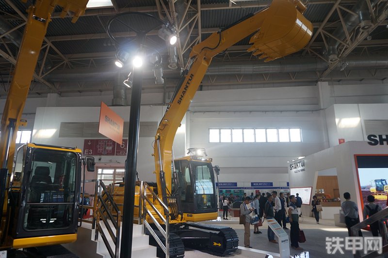 山推SE130-9挖掘机展会( )