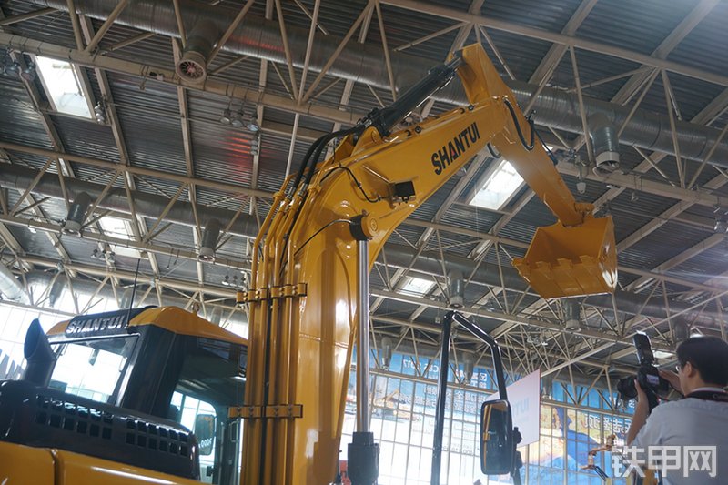 山推SE130-9挖掘机展会( )